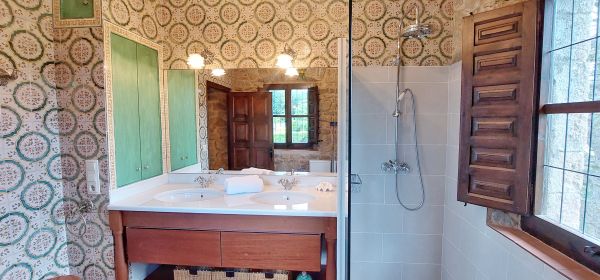 Bathroom 1 - 1st floor