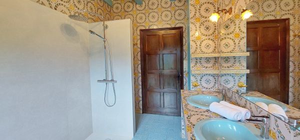 Bathroom 2 - 1st floor