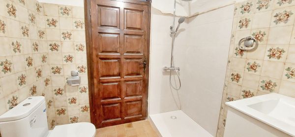 Bathroom floor -1