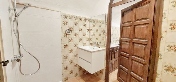 Bathroom floor -1