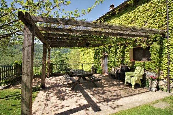 Terrasse qui donne sur la cuisine