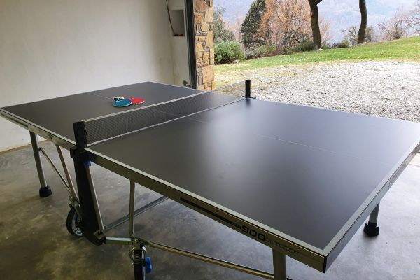 Ping-pong table